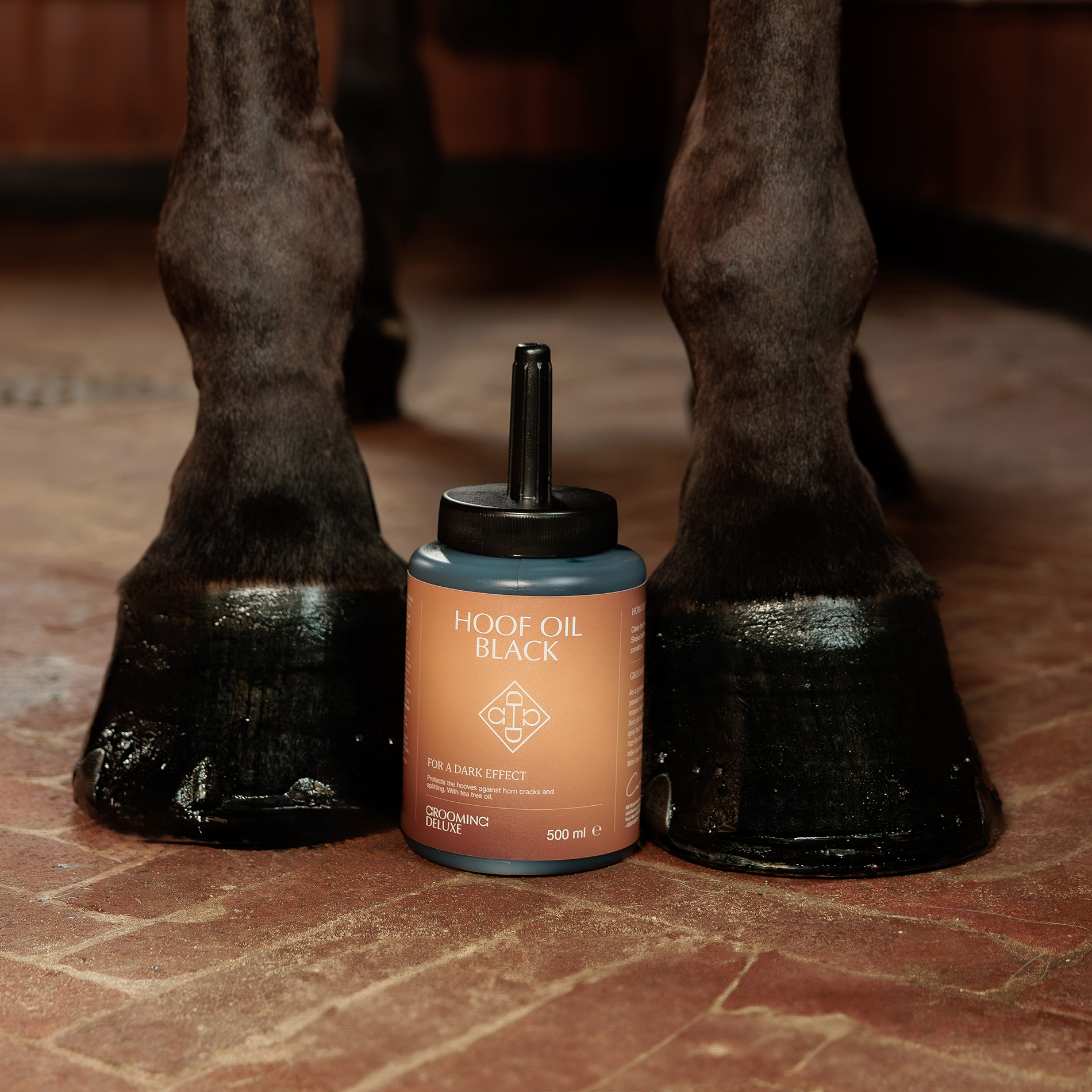Grooming Deluxe Black Hoof Oil - Image 2